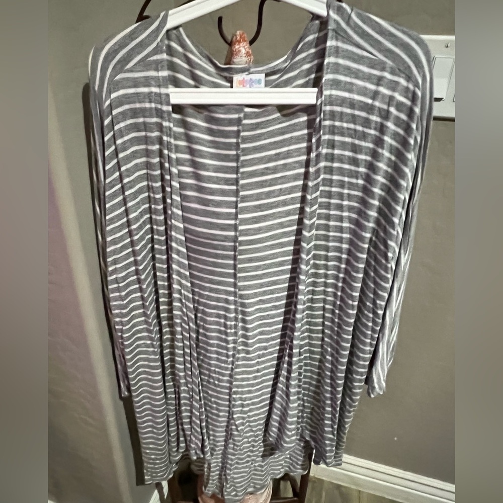 LuLaRoe L Lindsey Kimono